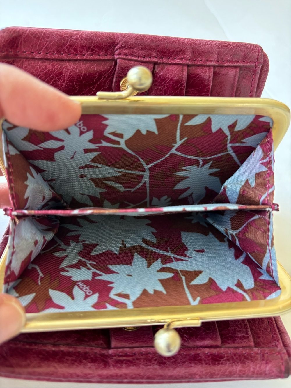 Hobo Vintage Burgundy Leather Kiss-Lock Wallet - Picture 5 of 9